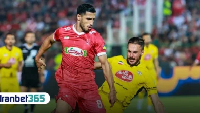 صحنه جدال بازیکنان پرسپولیس و فجر سپاسی در لیگ برتر ایران 2025