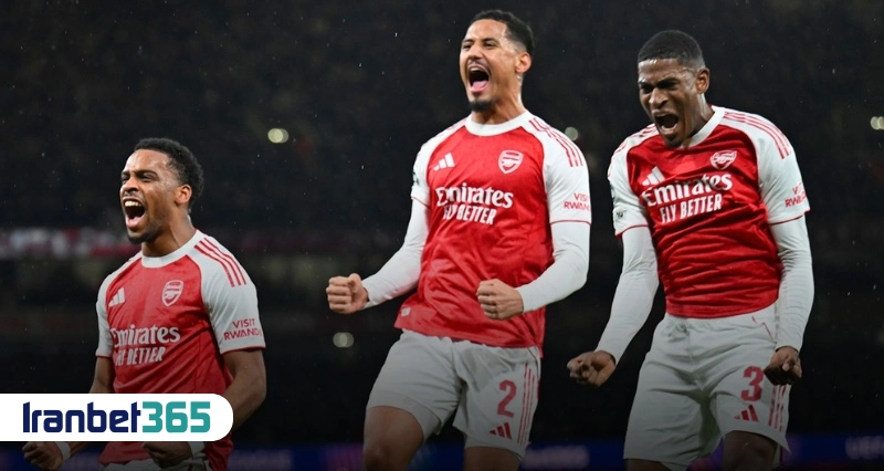 شادی بازیکنان آرسنال پس از گلزنی در لیگ برتر