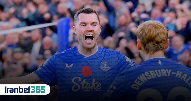 خوشحالی بازیکنان اورتون پس از گلزنی در لیگ برتر انگلیس