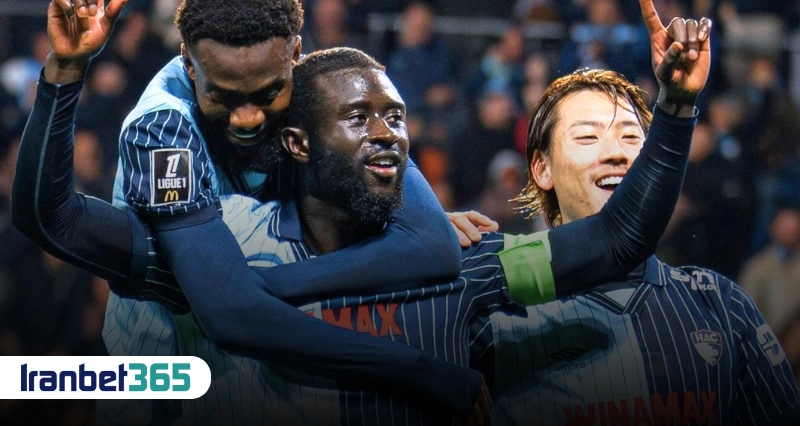 خوشحالی بازیکنان لوآور پس از گلزنی در رقابت‌های لیگ فرانسه