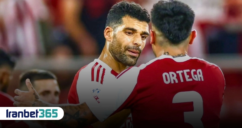 مهدی طارمی با هم‌تیمی خود در تمرینات المپیاکوس