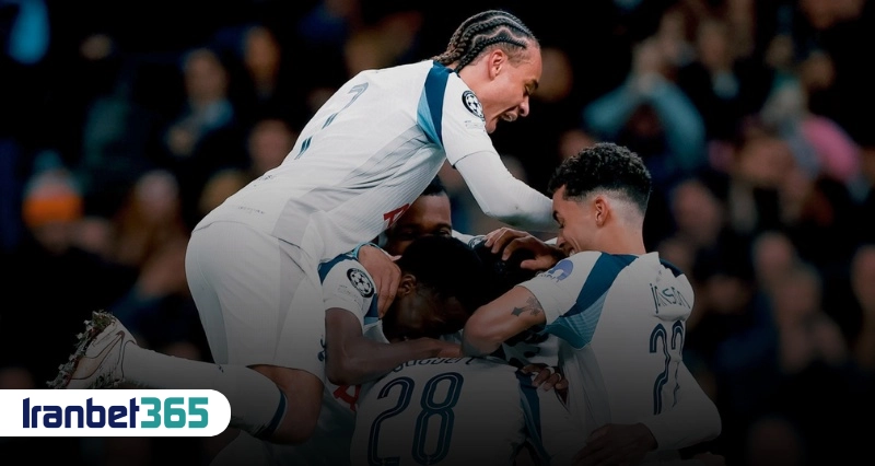 شادی بازیکنان تاتنهام پس از گل در استادیوم تاتنهام هاتسپر